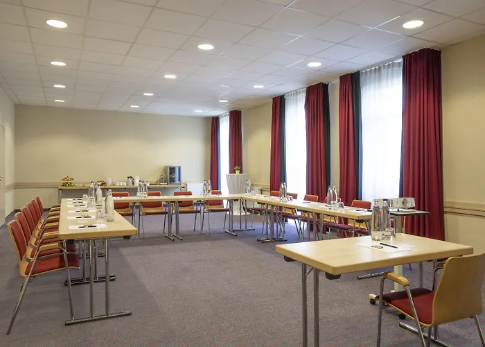 Hotel Express Frankfurt Messe By Ihg 3*